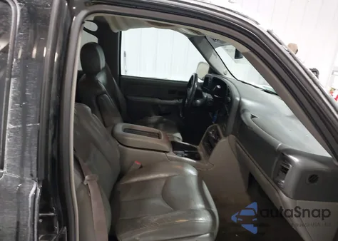 2005 Chevrolet Suburban 1500 Z71 из США, поврежденный, VIN 3GNFK16Z05G209653